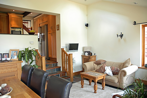 holt_600x400_03.jpg