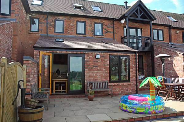 holt_600x400_05.jpg